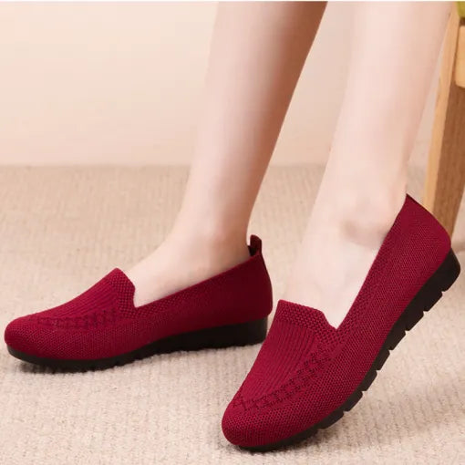 Women's cushioned moccasins with a stabilizing sole