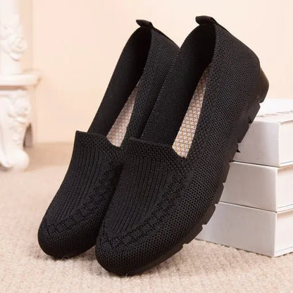 Women's cushioned moccasins with a stabilizing sole