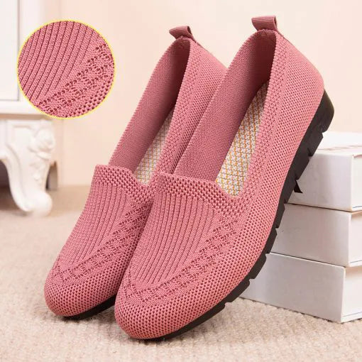 Women's cushioned moccasins with a stabilizing sole