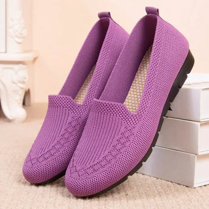 Women's cushioned moccasins with a stabilizing sole