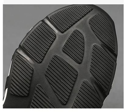 Men's breathable running shoes with flexible soles